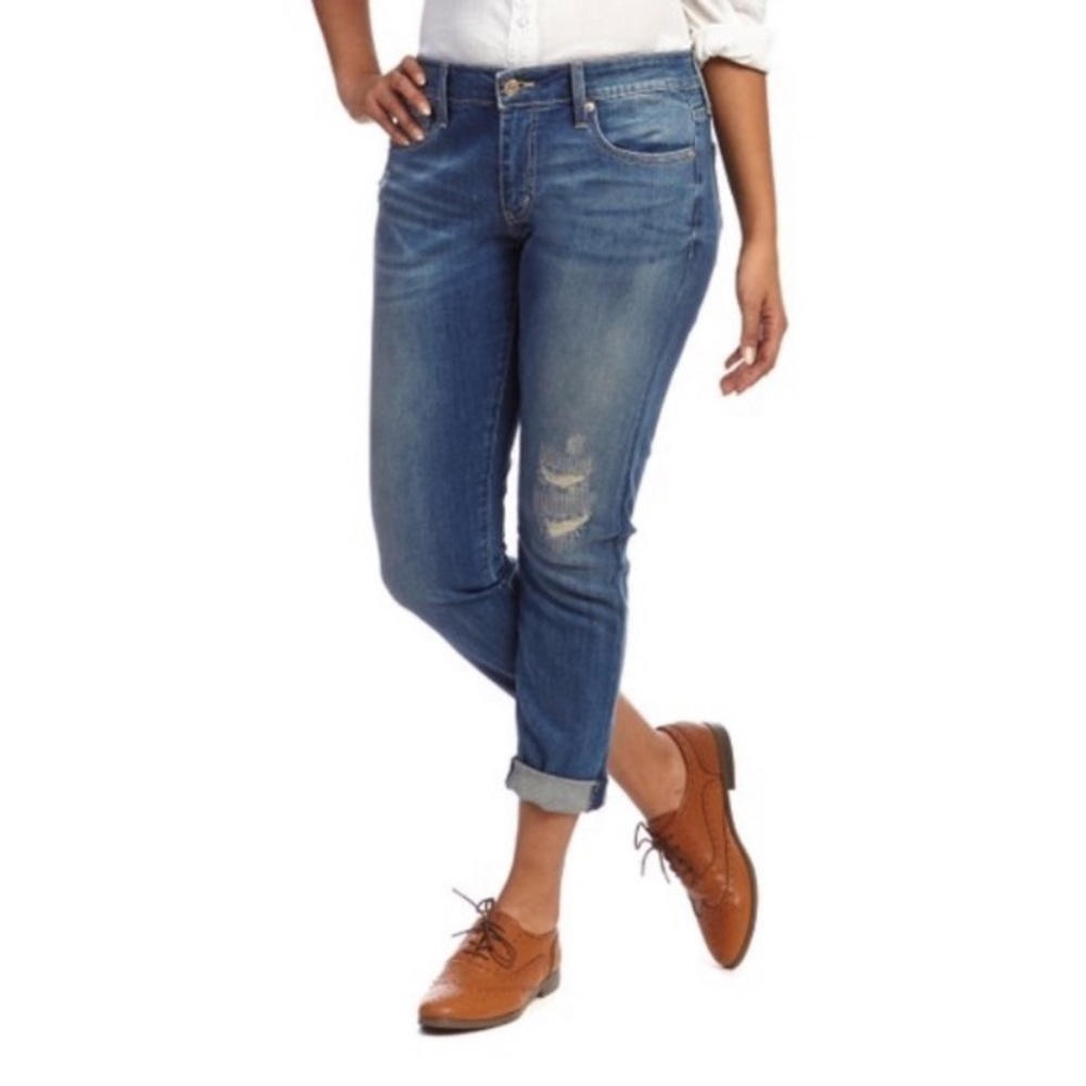 Euc Leviâs Distressed Boyfriend Jeans